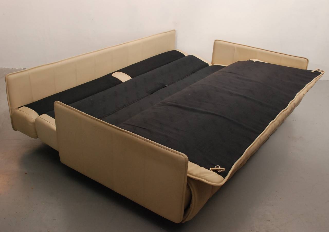 De Sede Sofa and Convertible Bed in Leather In Excellent Condition In Rotterdam, NL