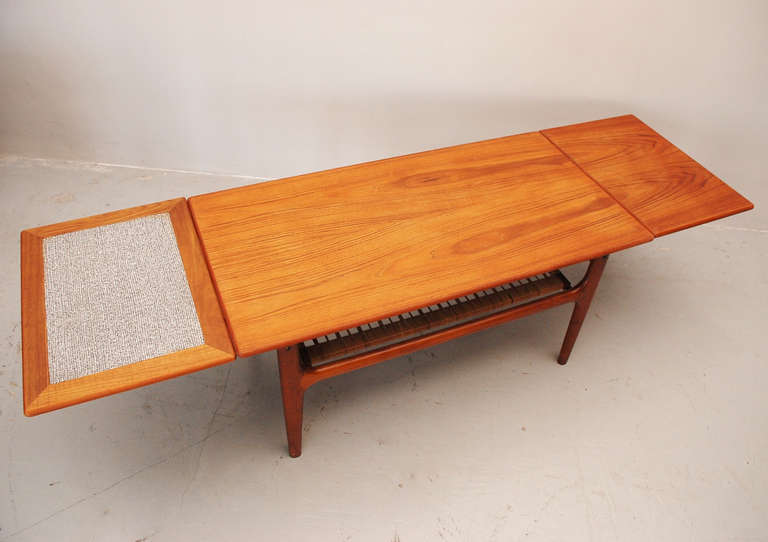 Trioh Extensible Coffee Table in Teak