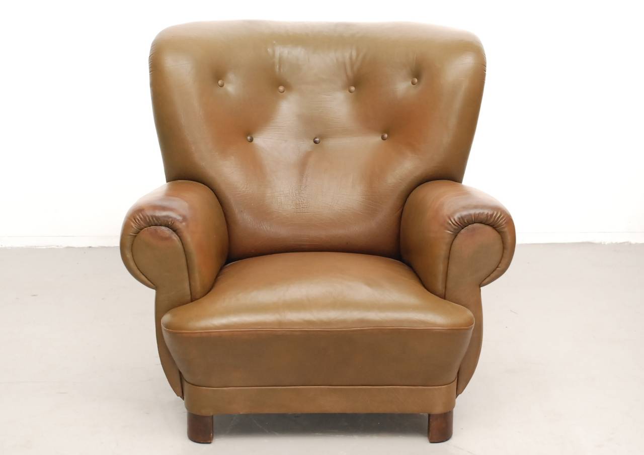 Mid-Century Modern Danish Giant Club Chair in Leather (incl delivery US) For Sale
