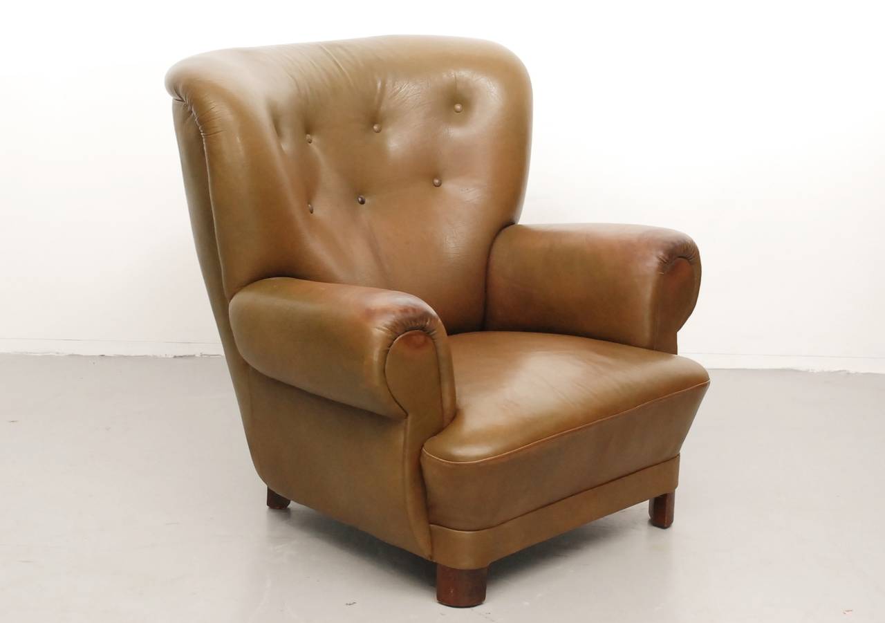 Danish Giant Club Chair in Leather (incl delivery US) In Excellent Condition For Sale In Rotterdam, NL