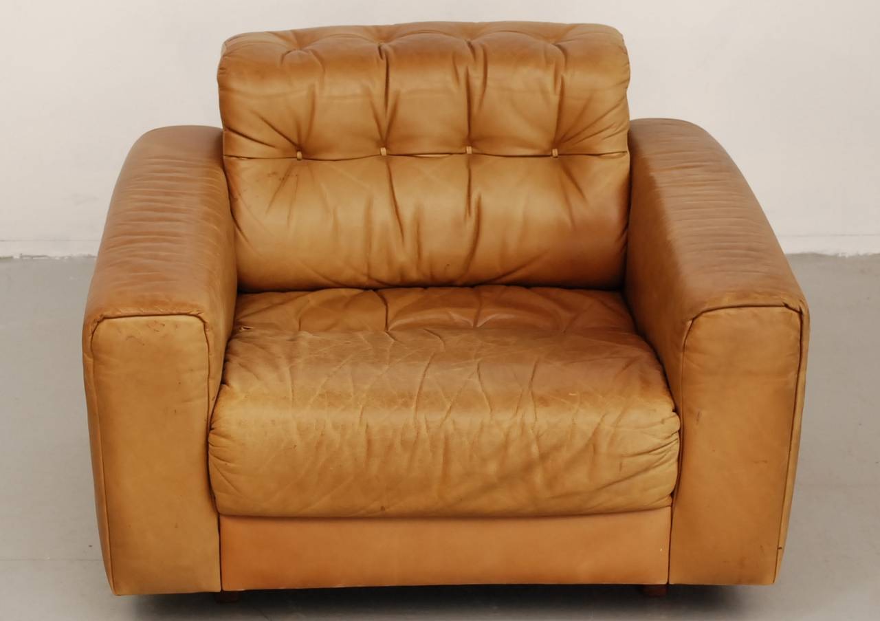 Very rare DS40 club chair in soft leather from the famous Swiss brand De Sede. These is also a two-seater and a three-seater available. We have treated this sofa with transparent aniline to preserve its character, but to protect again for many years