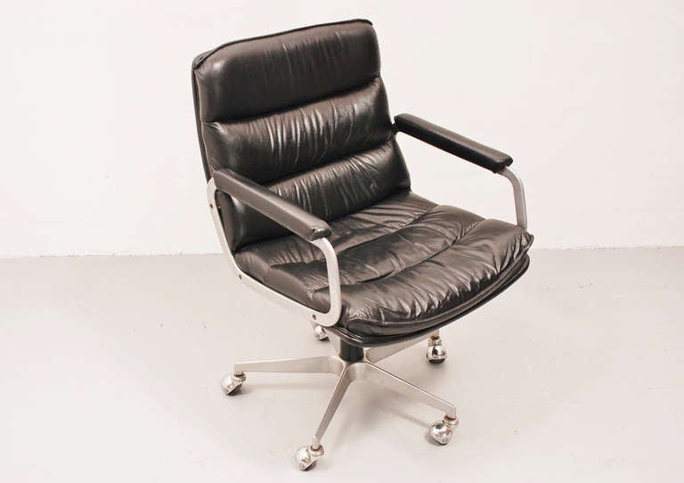 Artifort Office Chair in Black Leather In Good Condition In Rotterdam, NL