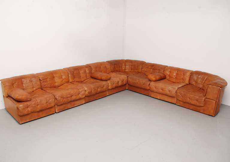 Beautiful 8-pieces DS-11 from De Sede Switzerland. You don't see these couches often in this very good original condition. It has two cornerpieces and six straight pieces. The length is also variable and it is even possible to make two smaller