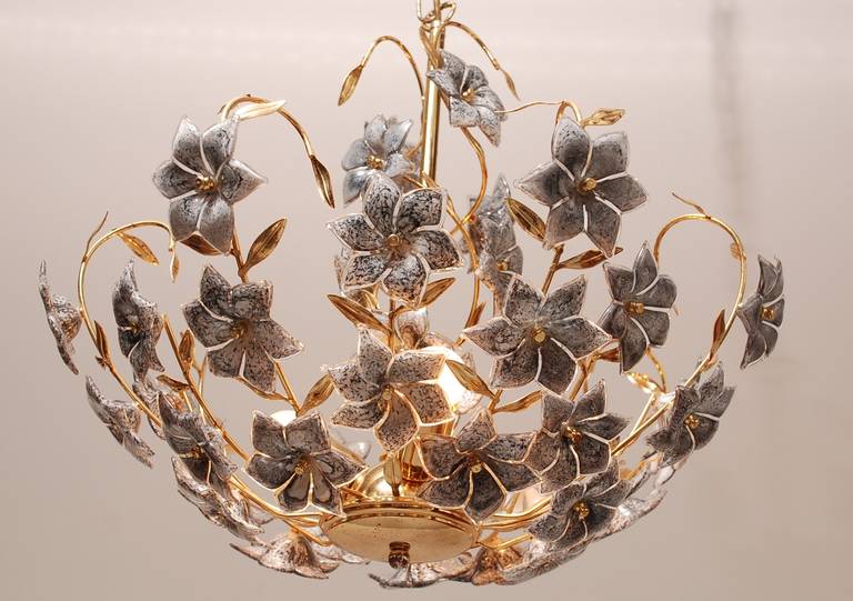 Superb Italian Art Chandelier with Murano Flowers In Excellent Condition For Sale In Rotterdam, NL