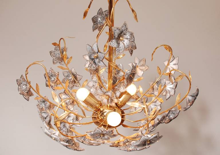 Superb Italian Art Chandelier with Murano Flowers For Sale 1