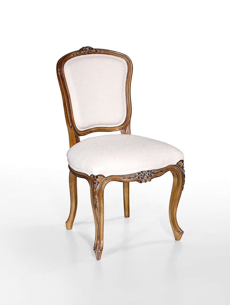 Louis XV Chair with Cabriolet Legs In Distressed Condition For Sale In London, GB