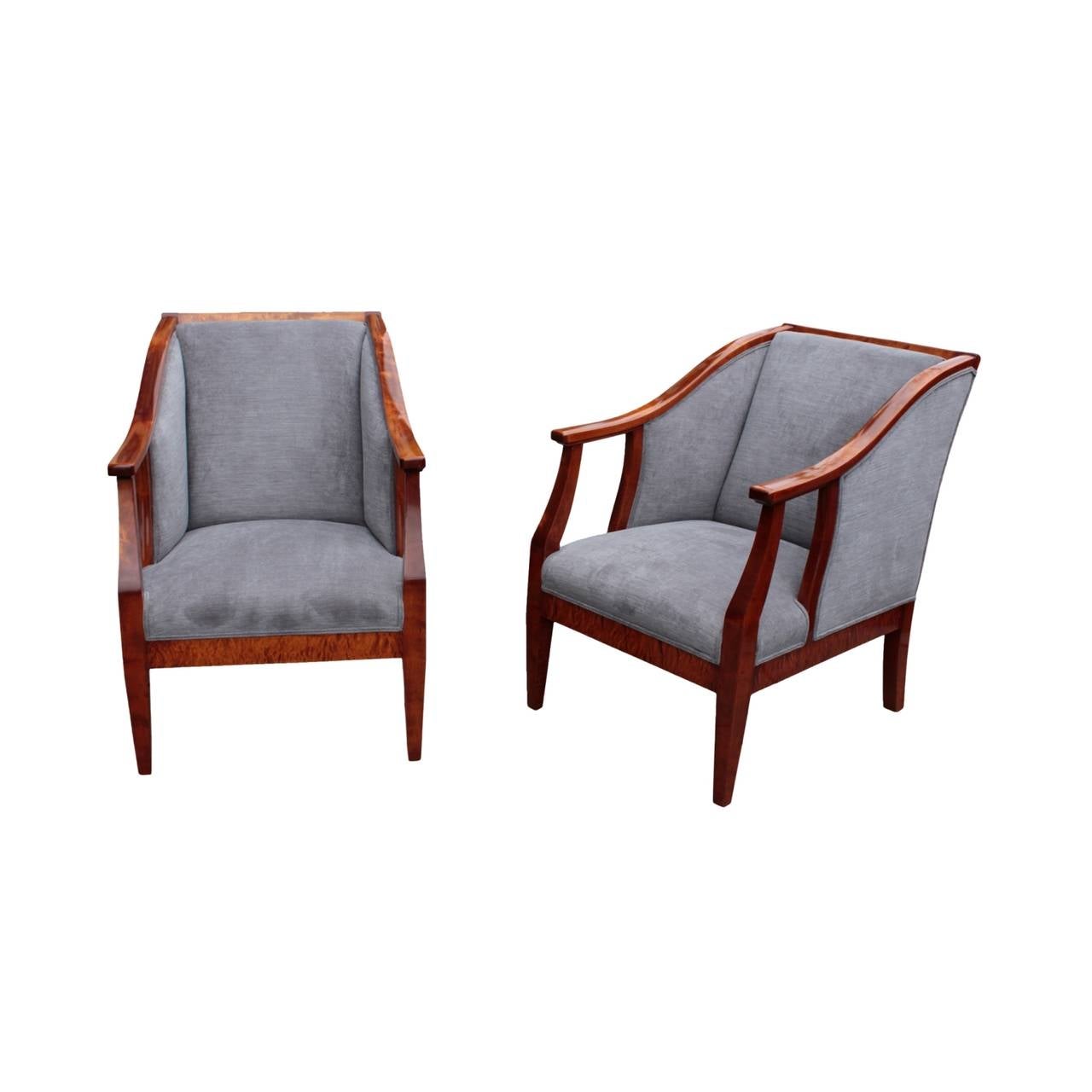 Rectangular slanted backrest, semi-upholstered pierced sides, down-swept arms and tapered legs. In flame birch. In neoclassical form, produced during Grace (Art Deco) period.