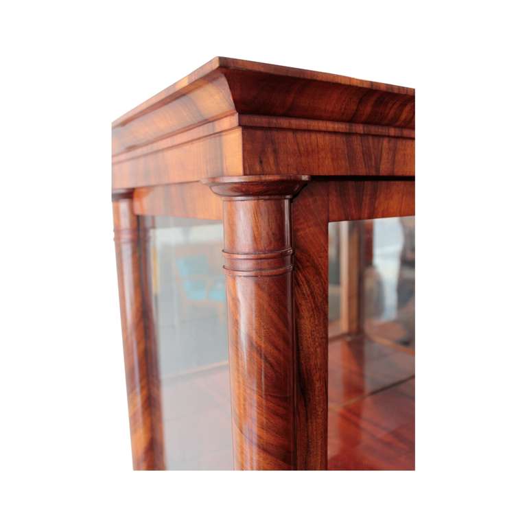 Vitrine aus dem Wiener Biedermeier