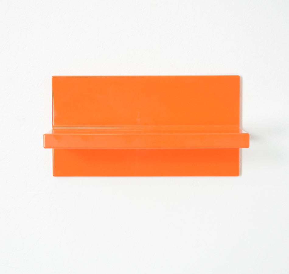 This shelf was designed by Olaf von Bohr for Kartell in 1970. This functional design is completely made of orange ABS plastic.
You can hang it in 2 different ways.
This shelf is in perfect vintage condition. It is marked Made in Italy.