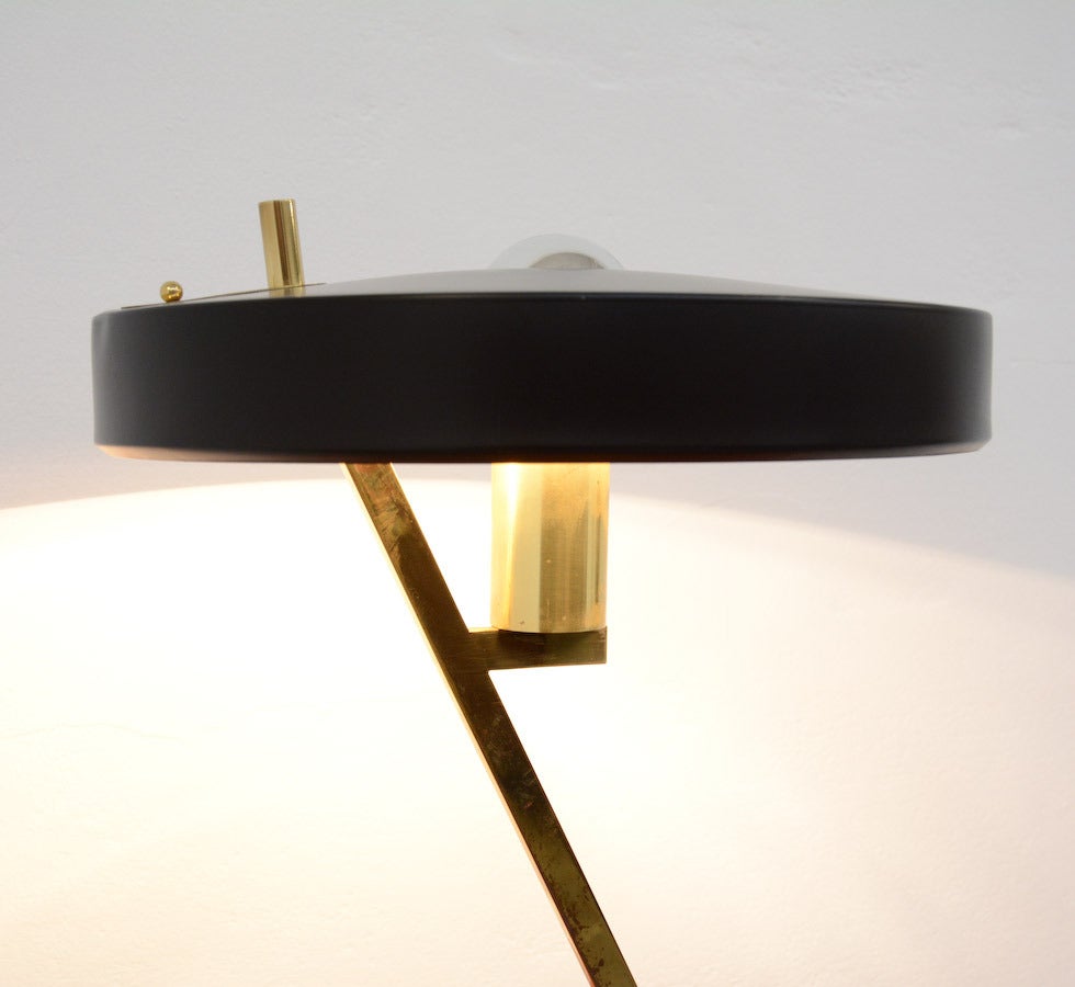 This very nice desk lamp was designed by Louis Christiaan Kalff for Philips Eindhoven in 1955.
It has a black shade and a brass frame. It is still in a good original condition. There’s a little damage on the shade. Look at the detail pictures.