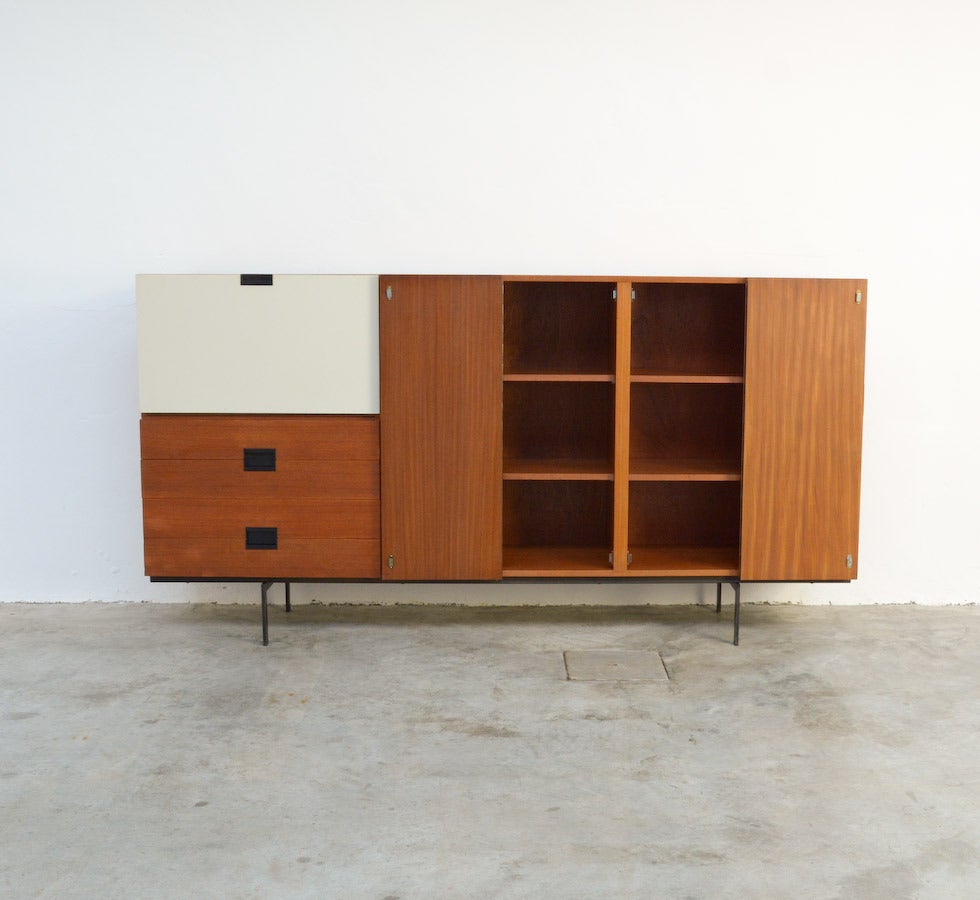 This buffet of the Japanese Series was made by Pastoe and designed by Cees Braakman in 1958.
The teak body rests on an elegant black lacquered base. The black minimal acrylic handles accentuate the pure and minimal design of this sideboard.
Behind