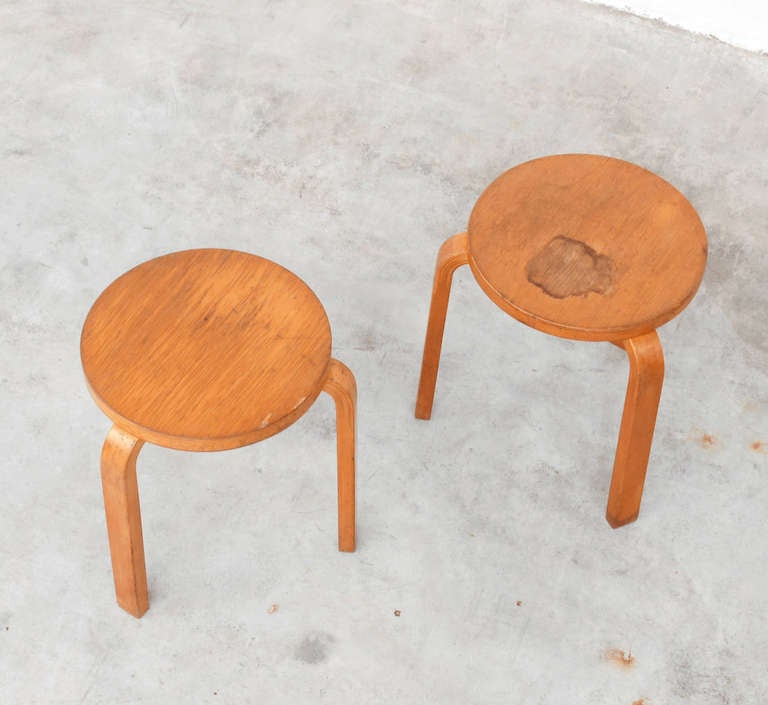 Set of 2 stools 60 by Alvar Aalto for Artek 3