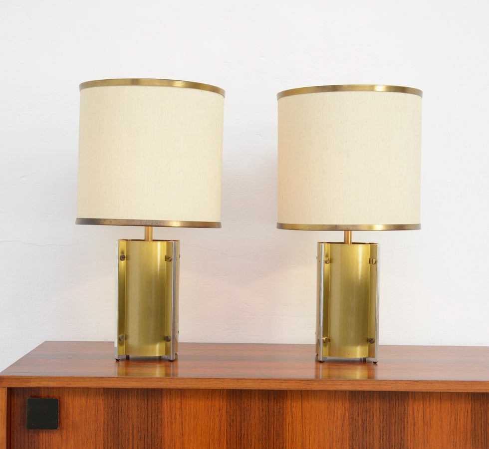 This exclusive pair of table lamps was designed by Gaetano Sciolari for Sciolari, Roma in the 1960s.
These lamps are complete original, included the shades.
The lamps are both in very good vintage condition, the shades have some traces of age and