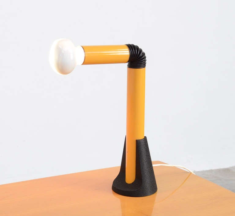 This special Periscopio desk lamp was designed by Danilo & Corrado Aroldi for Stilnovo in 1966.
The lamp is made of yellow lacquered enameled metal and a rubber flexible joint, so the light can be placed in virtually any position. It has neither a