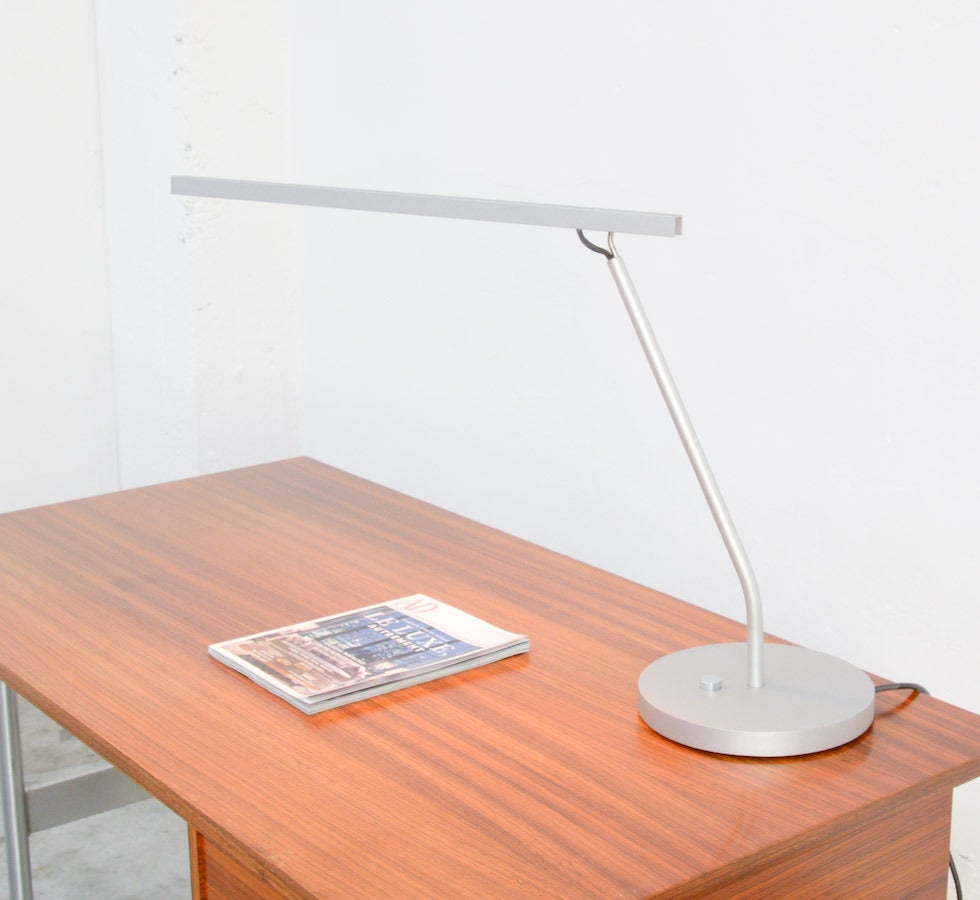 This U-Line desk lamp is designed by Maarten Van Severen in 1997 and produced by Light in Belgium. The design is pure and timeless, typical for the work of Maarten van Severen.
The lamp is made of anodised aluminium.
This lamp is in perfect