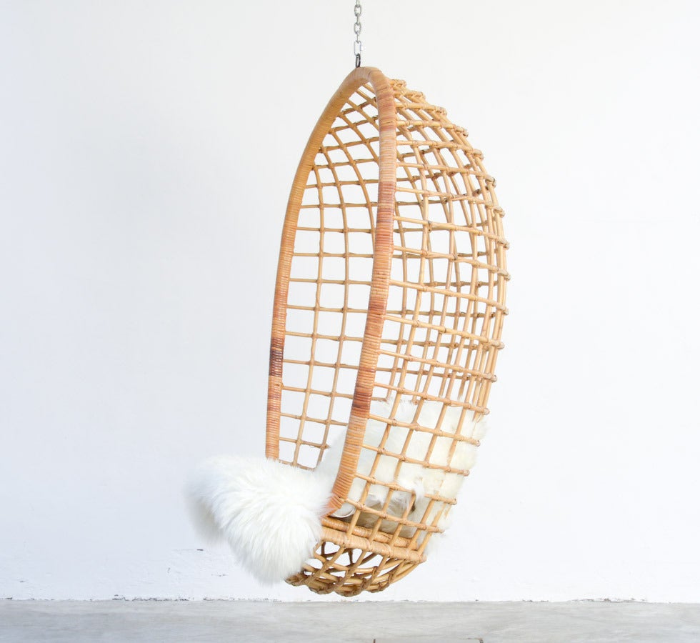This beautiful hanging rattan egg chair has to be fixed on the ceiling.
This cozy cocoon will give your interior a 1970s touch.
The chair is in very good vintage condition complete with the original strong metal chain (65cm). The skin is not