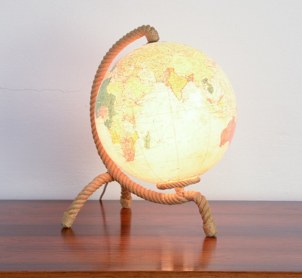 This 1950s globe was designed by Adrien Audoux et Frida Minet and made by Cartes Taride in Paris.
This French couple of modernist designers has been very productive during the 1940s and the 1950s. The rope is used as leitmotiv in their design.
So