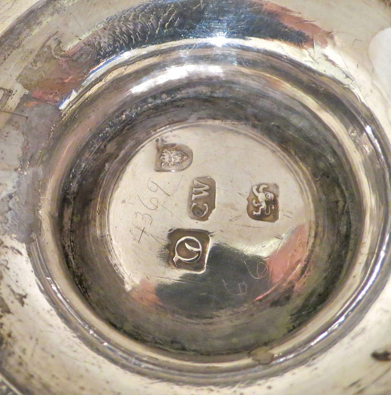 Fin du XVIIIe siècle Théière ancienne en argent sterling 925/°°° finement ciselé en vente