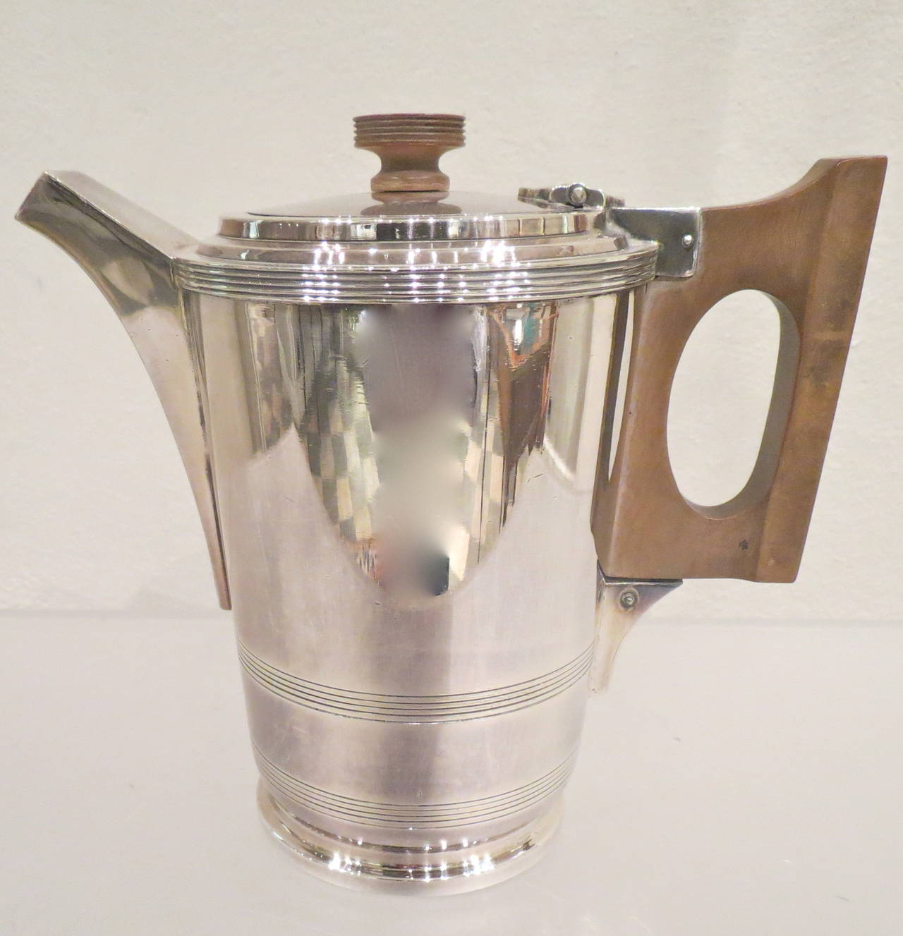 Four-Piece Art Deco Silver Plate Tea and Coffee Service by Walker & Hall In Excellent Condition For Sale In Torino, IT