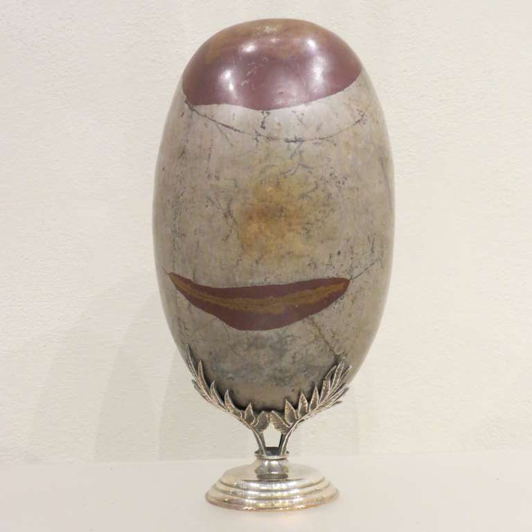 Il Lingam è uno dei più antichi simboli religiosi della civiltà. Già presso l'antica civiltà della valle dell'Indo era riconosciuto il suo potere curativo. Questo potere è stato associato a una delle tre principali divinità indù, Shiva. Nel corso di