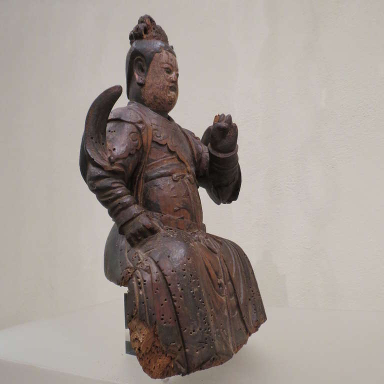 Wood Ming Dynasty Sculpture of a Deity In Fair Condition In Torino, IT