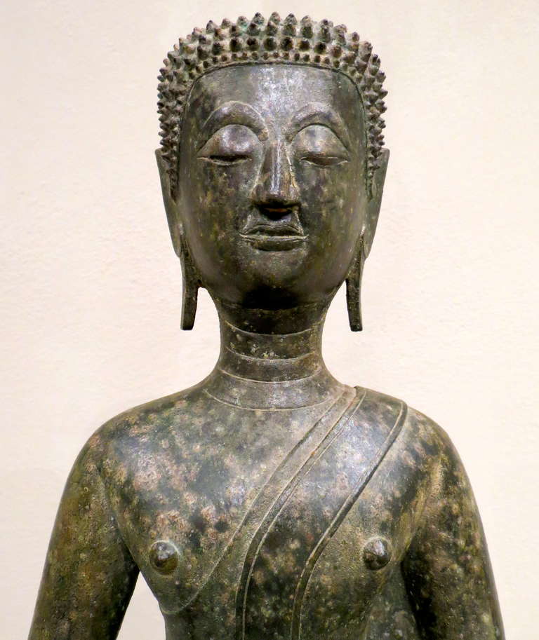 Nord thailändische Bronzestatue eines Meditierenden Buddha aus dem 17. Jahrhundert im Zustand „Gut“ im Angebot in Torino, IT