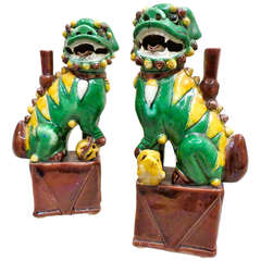 Antique Pair of Famille Verte et Jaune Foo Dogs, Qing Dynasty