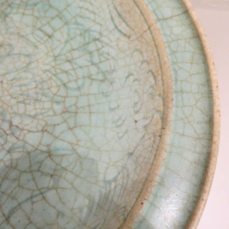 Chinese Antique Southeast Asian Celadon Ceramic Crackled Glaze Charger For Sale