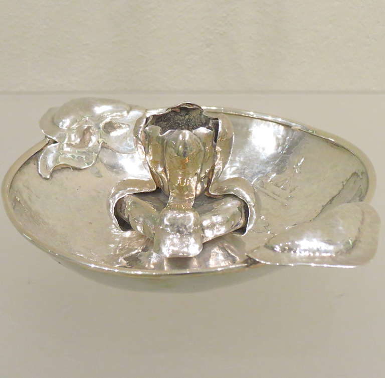 Pair of Sterling Silver Art Nouveau Hand-Crafted Chambersticks In Excellent Condition In Torino, IT