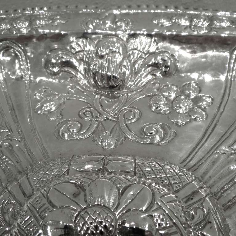 Antigua bandeja ovalada de plata española del siglo XVIII Español en venta