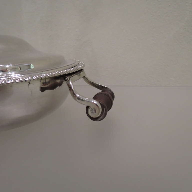 Coppia di piatti da portata in argento sterling di Giorgio III, Londra, 1773 in vendita 1