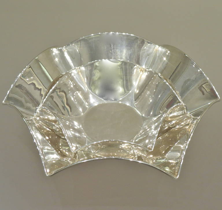 Italian Sterling Silver Flower Shape Bowl Made by Jona in Italy (Large Version) For Sale