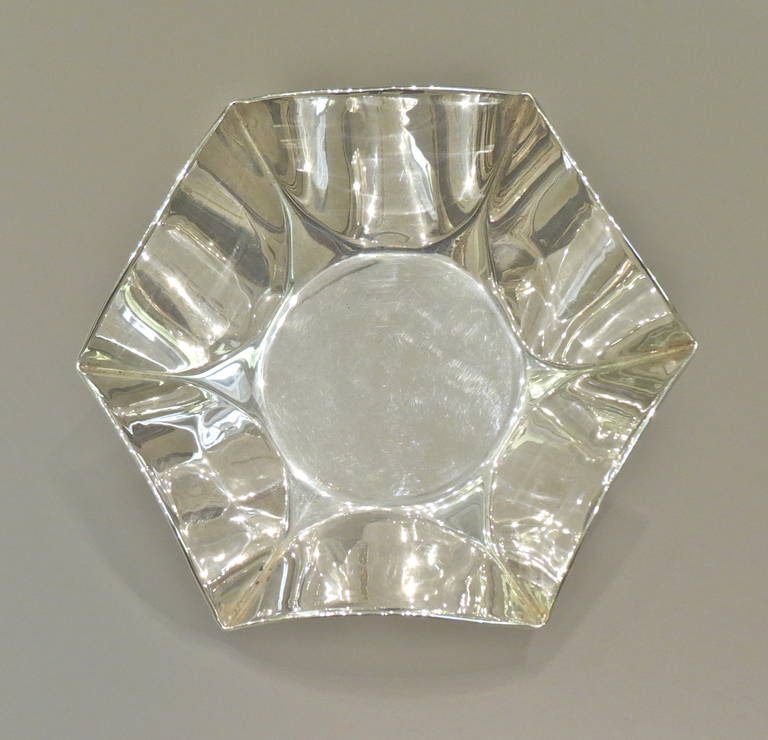 Contemporary Sterling Silver Flower Shape Bowl Made by Jona in Italy (Large Version) For Sale