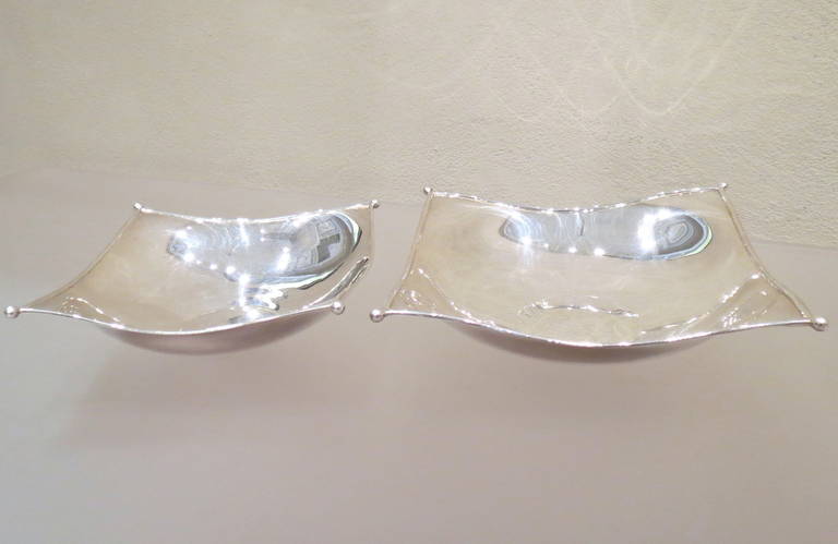 Napkin Shape Sterling Silver Bowl (Large Version) In Excellent Condition For Sale In Torino, IT