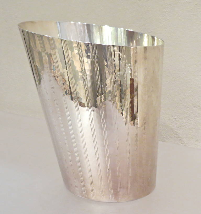 Silver plated hand-hammered Champagne bucket, handcrafted in Italy.