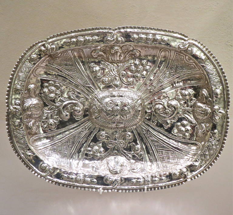 Antique 18th Century Spanish Silver Oval Platter For Sale 1