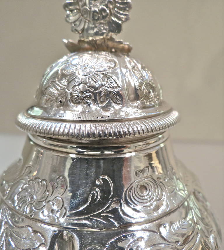 George II English Sterling Silver Tea Caddy, London, 1757 In Excellent Condition For Sale In Torino, IT