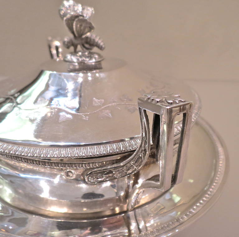 Argento 925 Ecuelle d'argento Luigi XVI francese su piatto in vendita