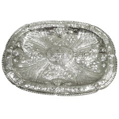 Antigua bandeja ovalada de plata española del siglo XVIII