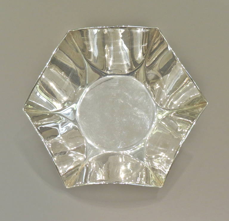 Contemporary Sterling Silver Flower Shape Bowl, Made by Jona, Italy (Small Version) For Sale