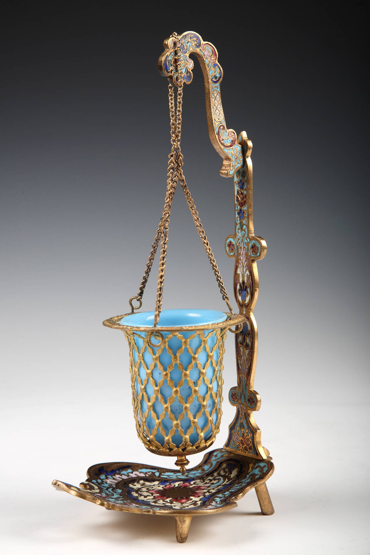 A. Giroux Designer and Art Objects Editor (active from 1799 to 1885).
Attributed to,
Charming Oriental Style Oil Lamp.
France, circa 1880.
Height. : 23 cm (9 in) ; Width. : 11 cm x 9 cm (4 ¼ x 3 ½ in).
Charming oriental style oil lamp; the