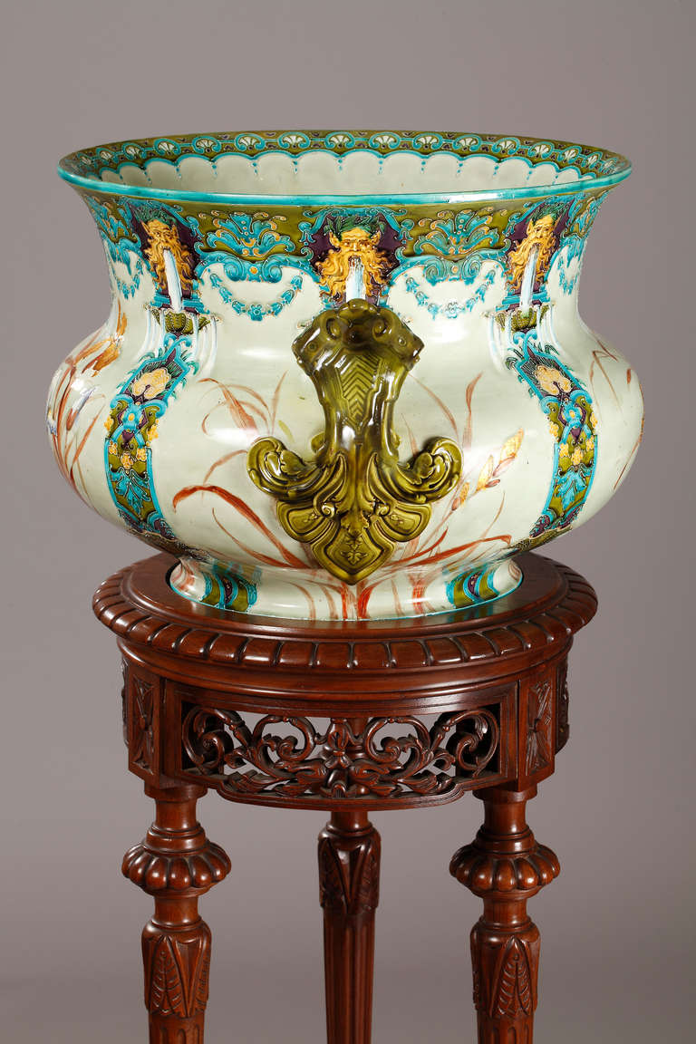 Gien, French Faience Jardiniere on Its Natural Walnut Stand, circa 1880 In Good Condition For Sale In Paris, FR