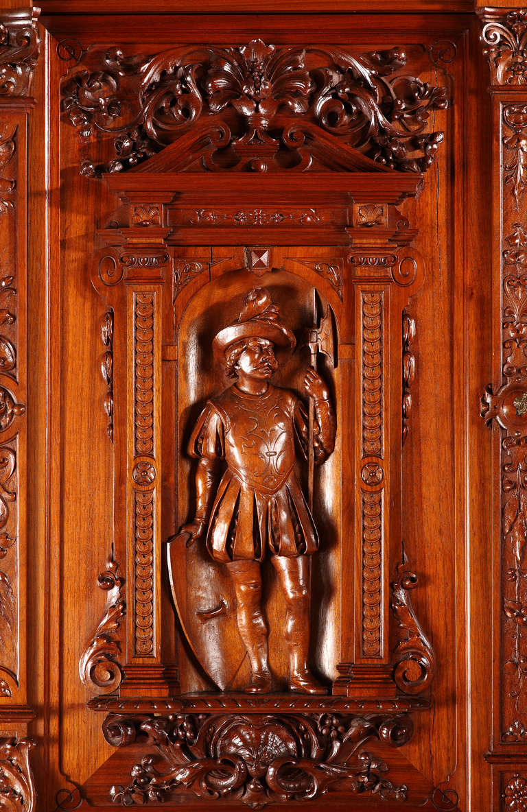 XIX secolo Armadio in legno intagliato in stile rinascimentale francese, 1893 in vendita