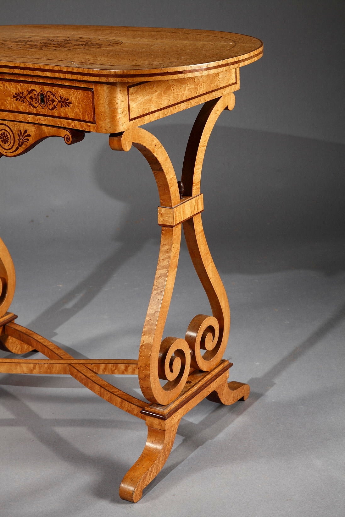 Veneer Early 19th Century Lemonwood and Amaranth Writing Table For Sale