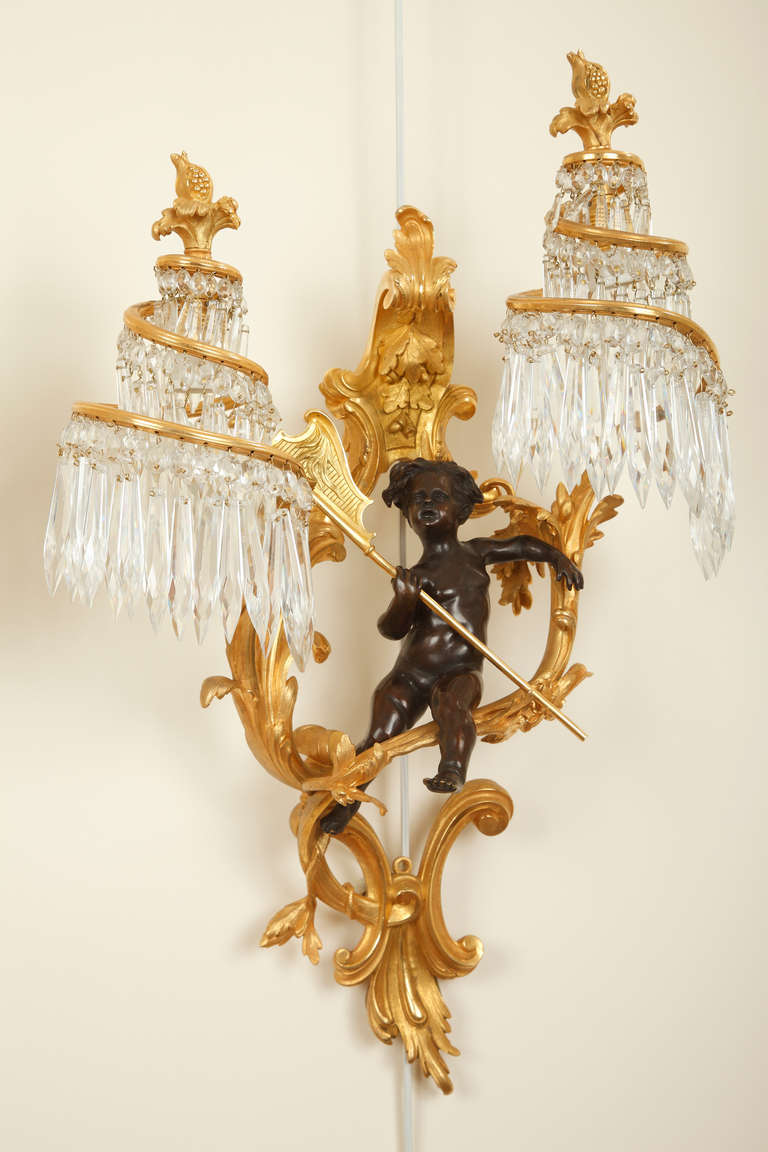 Pair of French Gilt Bronze and Crystal Wall Lights In Good Condition In Paris, FR