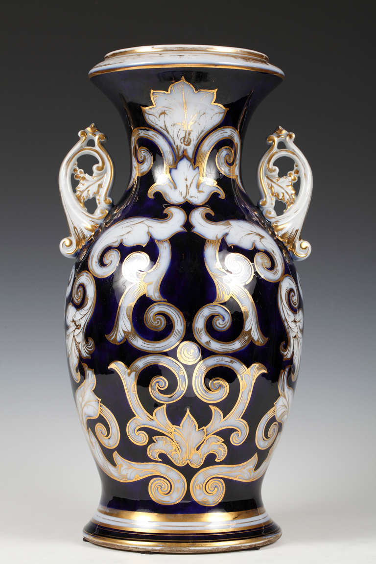 Pair of French Valentine Porcelain Vases For Sale 1