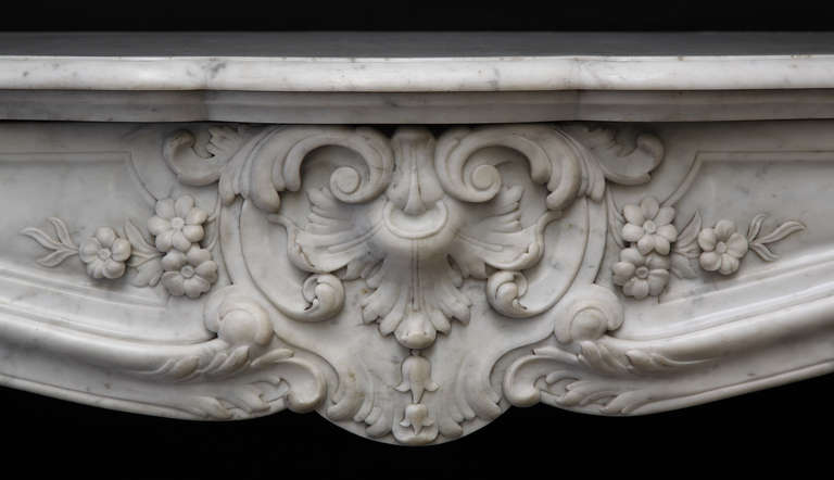French Louis XV Style Carrara Marble Chimney Mantelpiece, circa 1880 For Sale 1