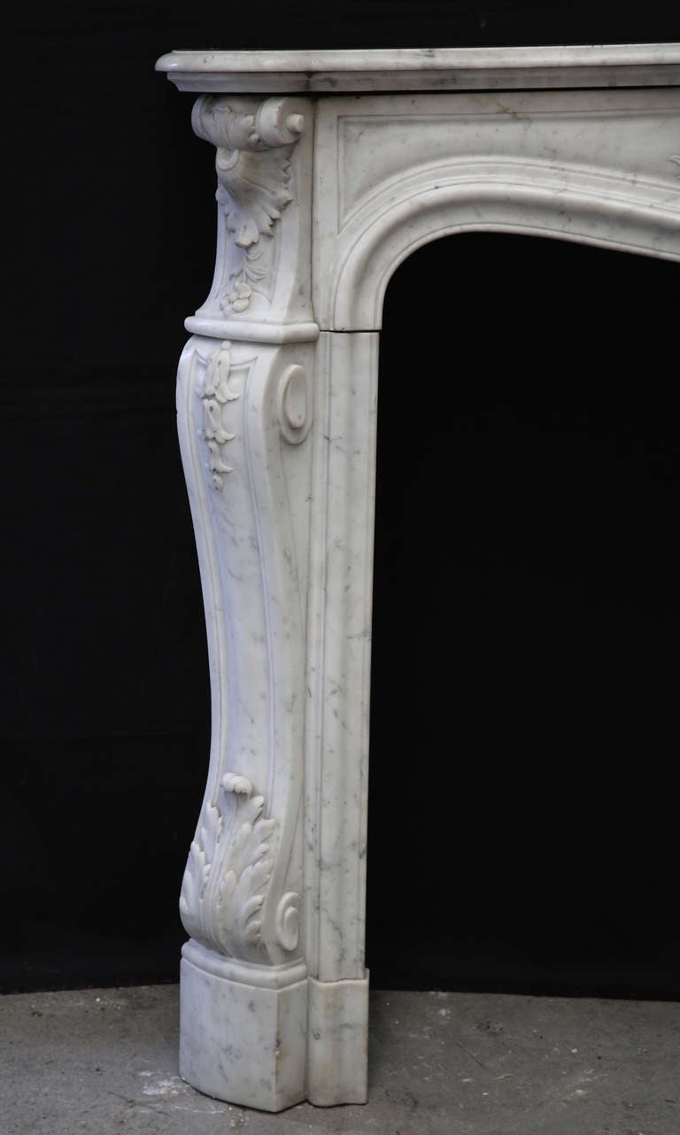 French Louis XV Style Carrara Marble Chimney Mantelpiece, circa 1880 For Sale 2