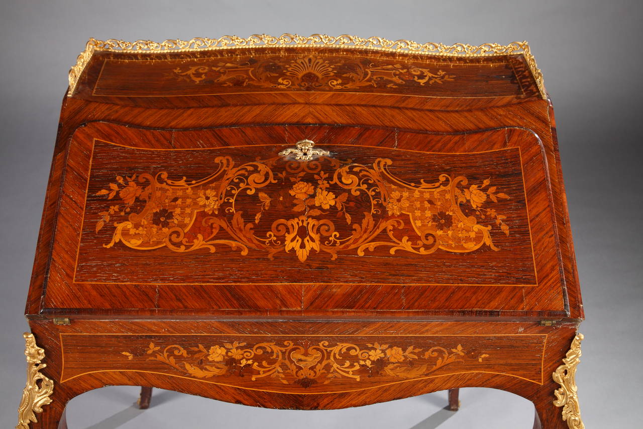 French Louis XV Style Parquetry Lady Desk, circa 1880 In Good Condition For Sale In Paris, FR