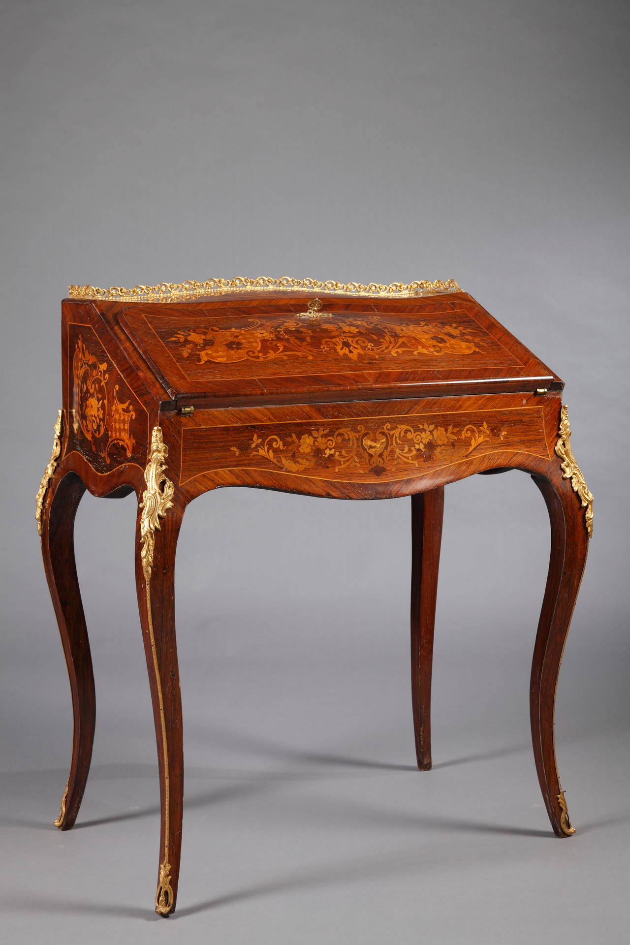 French Louis XV Style Parquetry Lady Desk, circa 1880 For Sale 2